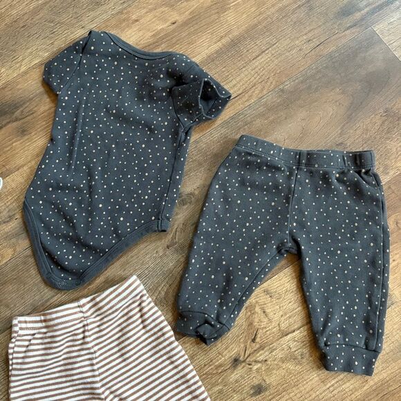 Lot of 3 Matching Baby Outfits Onesie & Pants Brown Cream Gray 3M - Picture 8 of 9